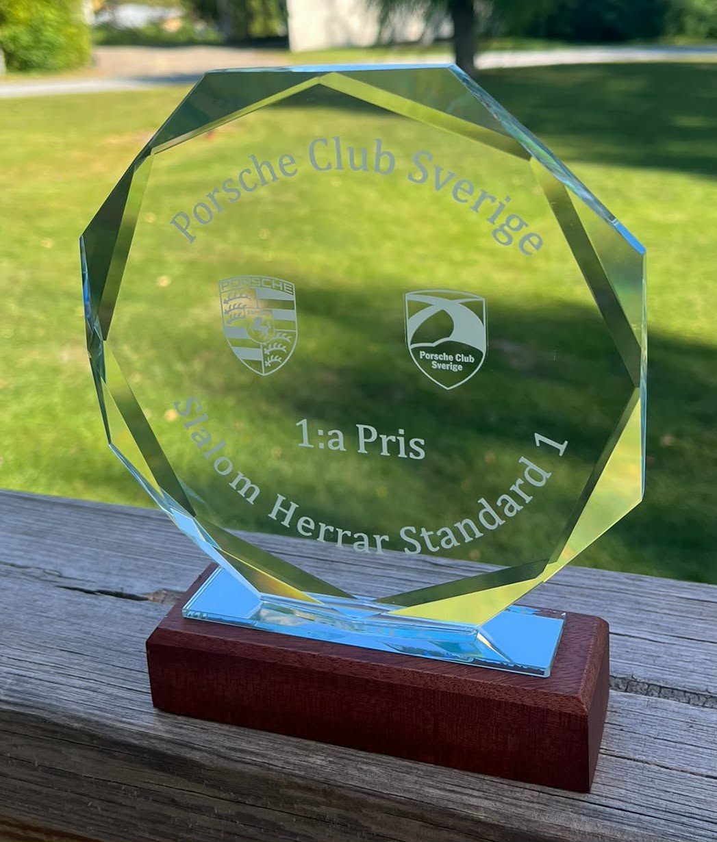 Oktagonal Kristalltrofé – Elegant Pris i Premiumglas